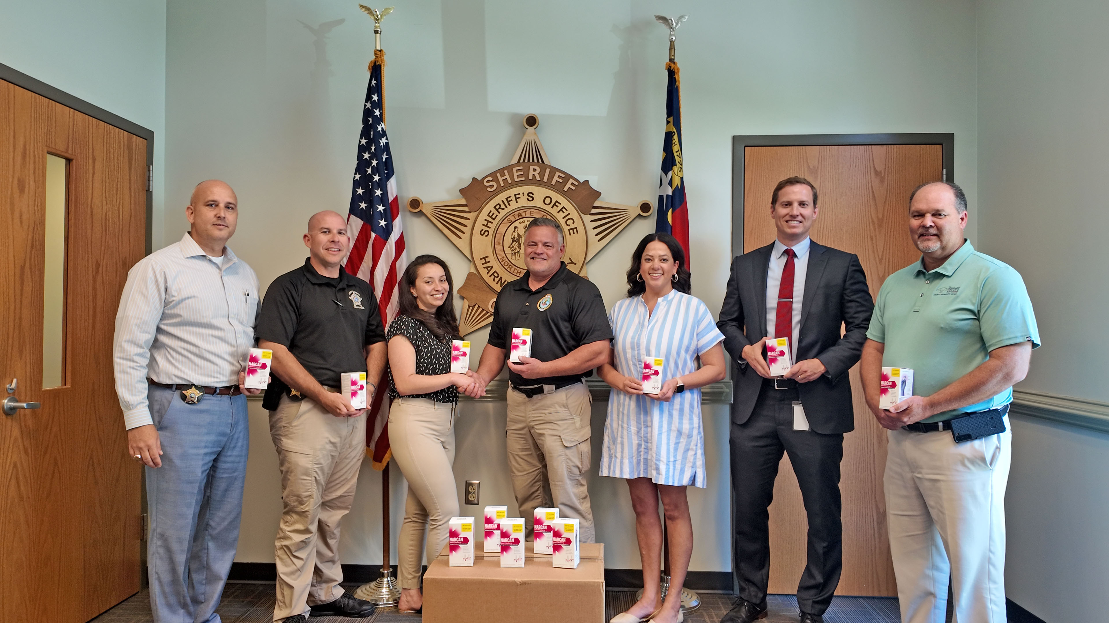 Group receiving Narcan Kits